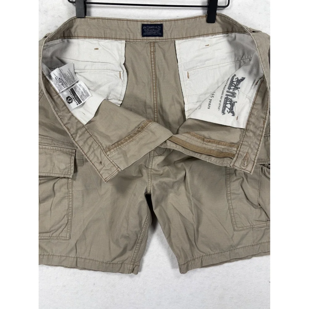 Levi Strauss & Co Mens Khaki Tan Ripstop Cargo Shorts Size 38 WaterLess Utility
